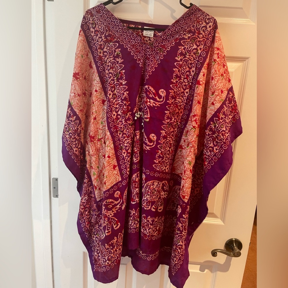 Women's swim cover-up. Size: free size.